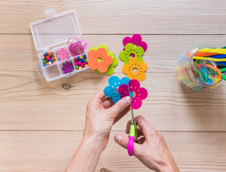 Manualidades Fáciles con Goma Eva y Limpiapipas para Niños