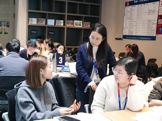 Los servicios de Li Heng encajan mejor cuando necesitas que alguien ayude a cotizar, confirmar detalles, coordinar producción, revisar mercancía y preparar documentos